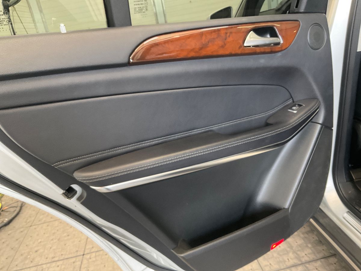 Mercedes-Benz GLS-Klasse 2017 — photo 34