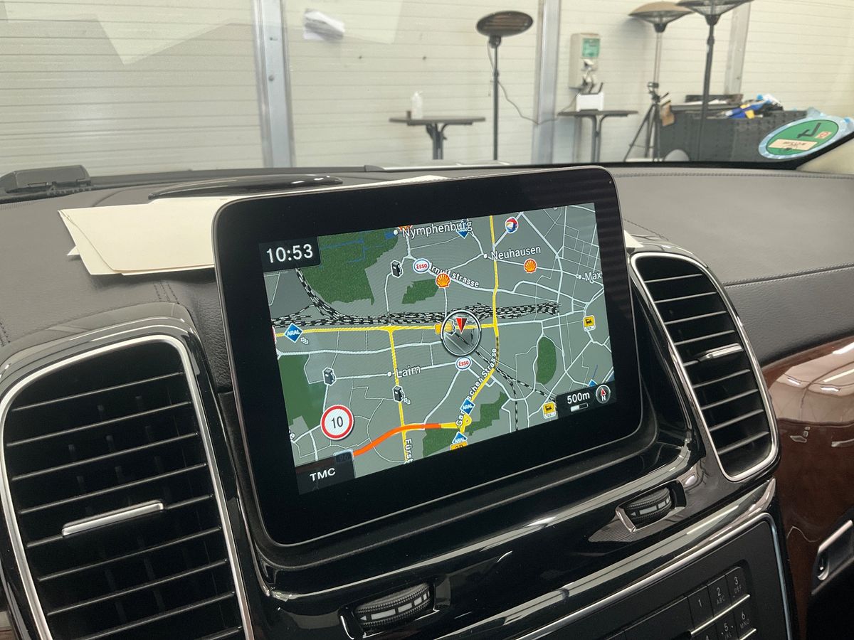 Mercedes-Benz GLS-Klasse 2017 — photo 24