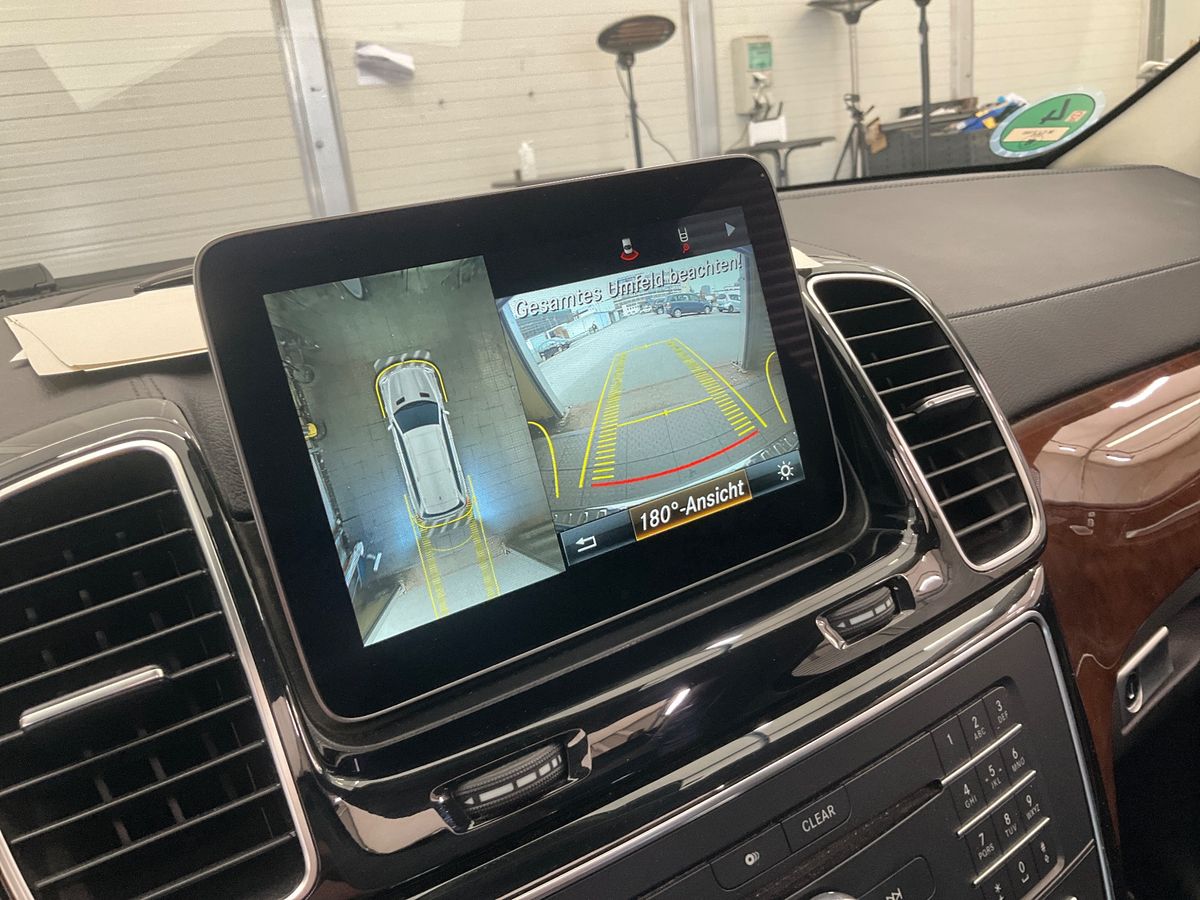 Mercedes-Benz GLS-Klasse 2017 — photo 23