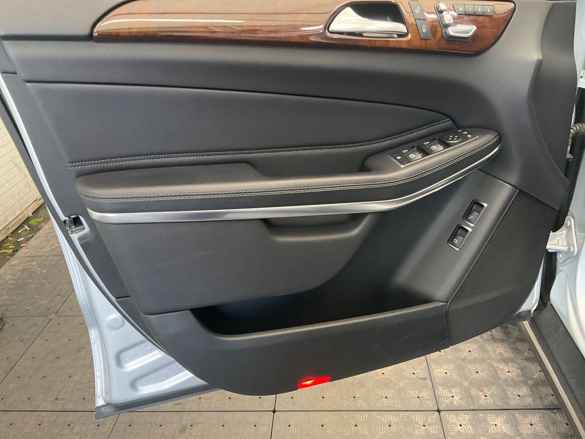 Mercedes-Benz GLS-Klasse 2017 — photo 33