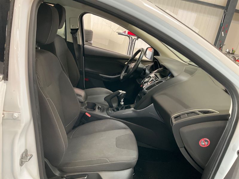 Ford Focus 1.0 EcoBoost Titanium — zdjęcie 3