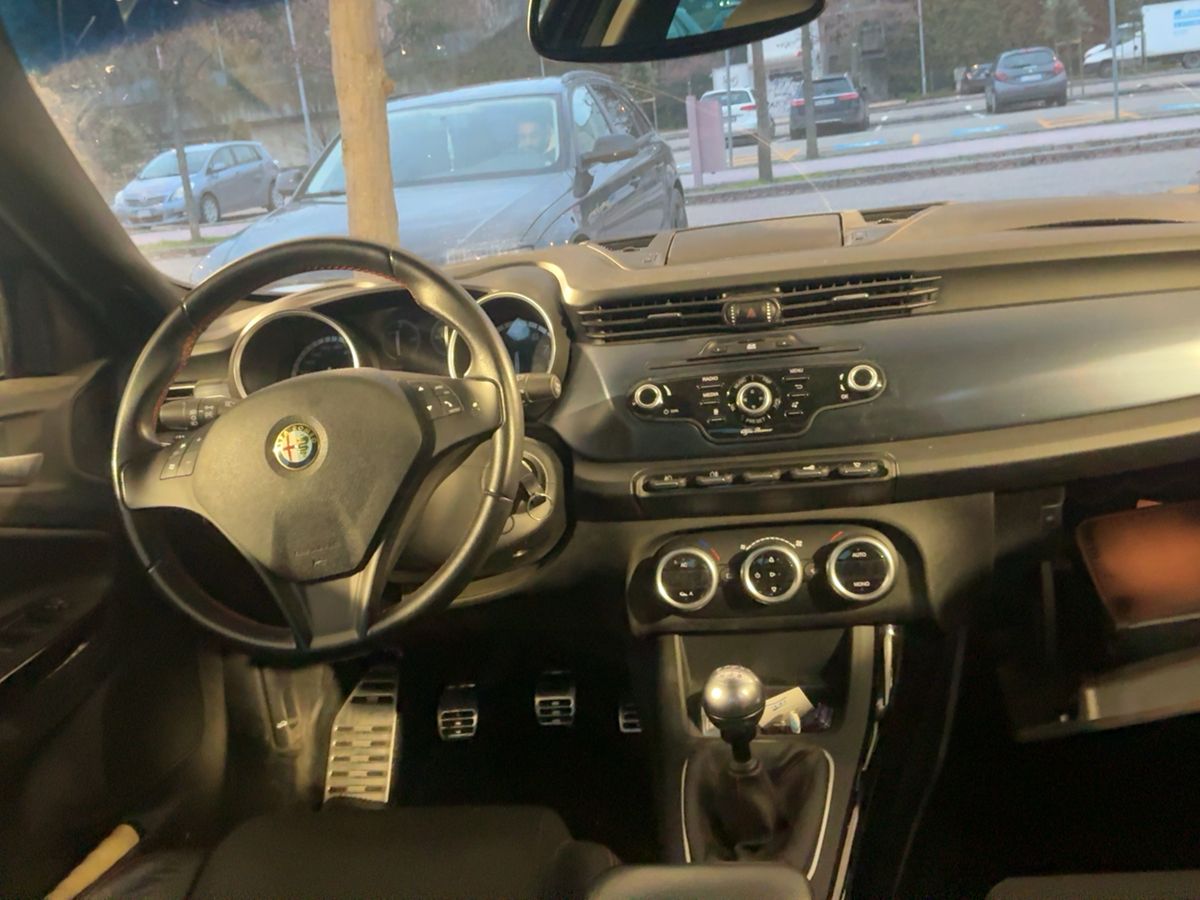 Alfa Romeo 2019 — photo 18