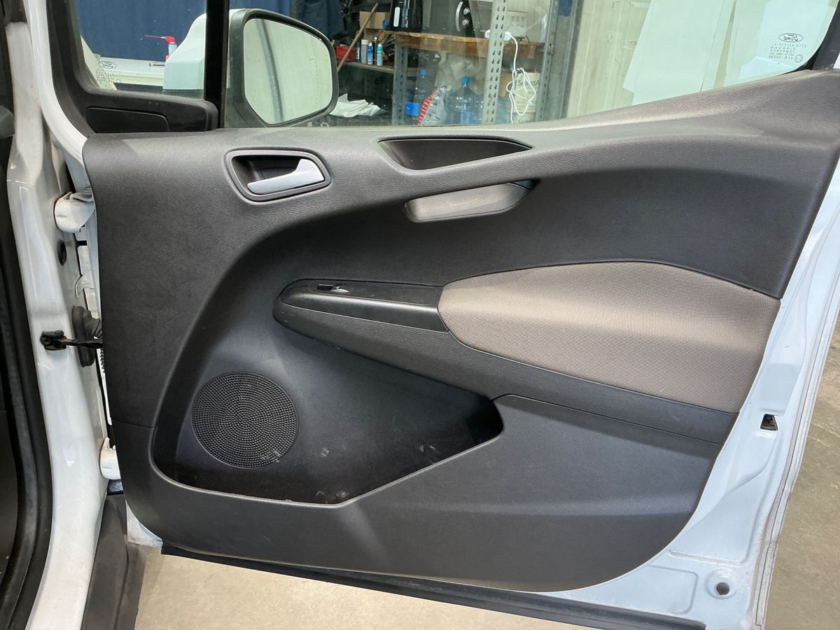 Ford Transit 2019 — photo 35