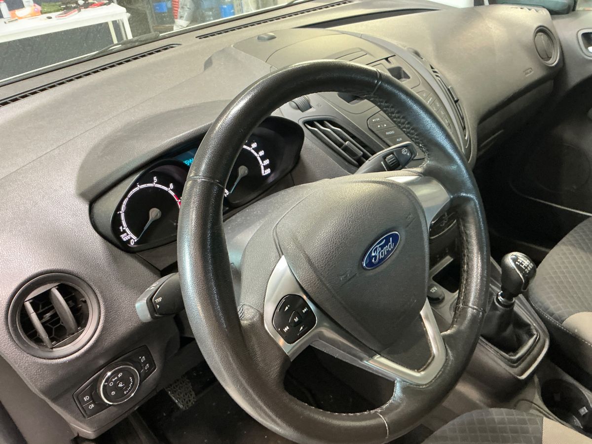 Ford Transit 2019 — photo 30