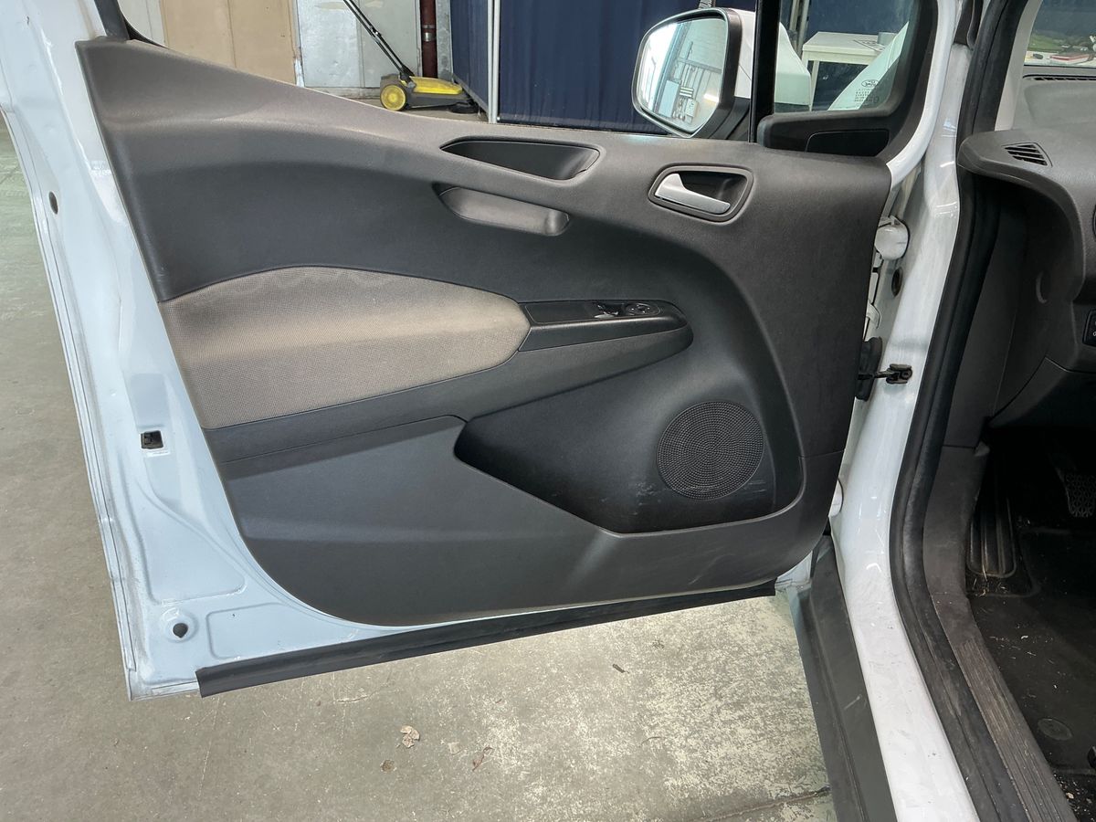 Ford Transit 2019 — photo 33