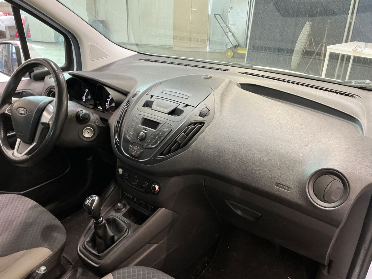 Ford Transit 2019 — photo 27