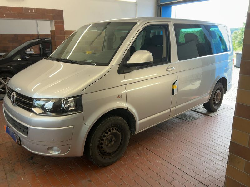 Volkswagen T5 Caravelle 2.0 TDI Comfortline