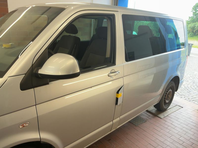 Volkswagen T5 Caravelle 2.0 TDI Comfortline — zdjęcie 4
