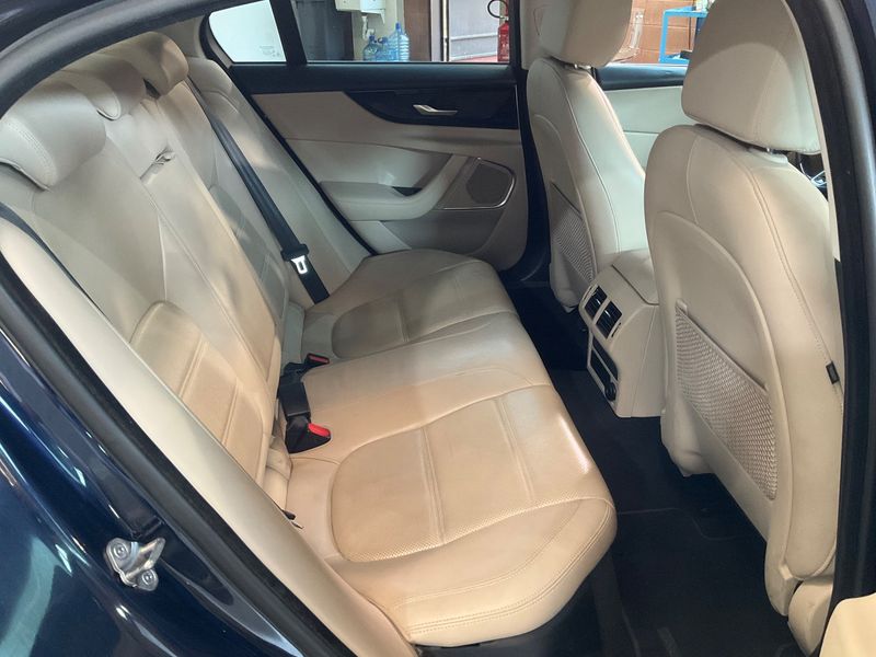 Jaguar XE 25t S — zdjęcie 14