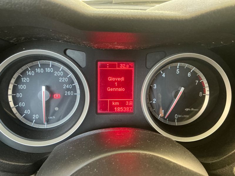 Alfa Romeo Alfa 159 1.9 JTS Distinctive — zdjęcie 4