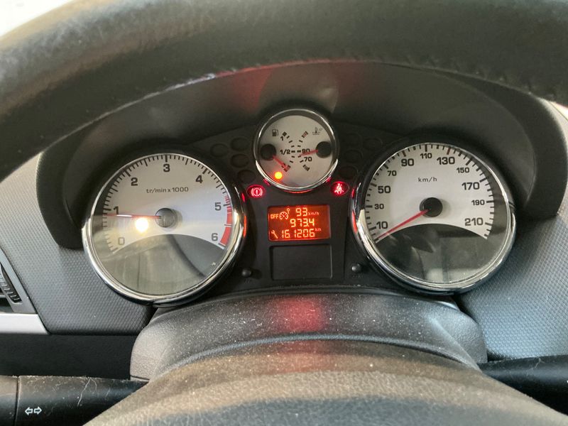 Peugeot 207 1.4 HDi Premium 2010 – снимка 4