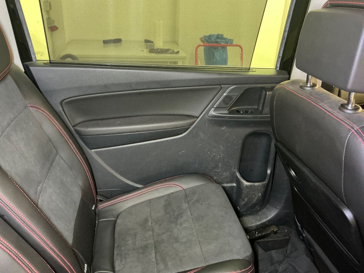 Seat Alhambra 2017 — photo 48