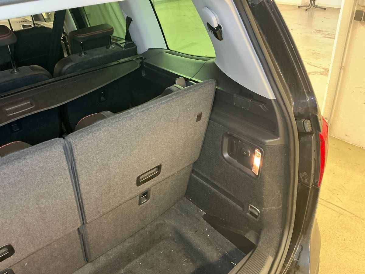 Seat Alhambra 2017 — photo 44