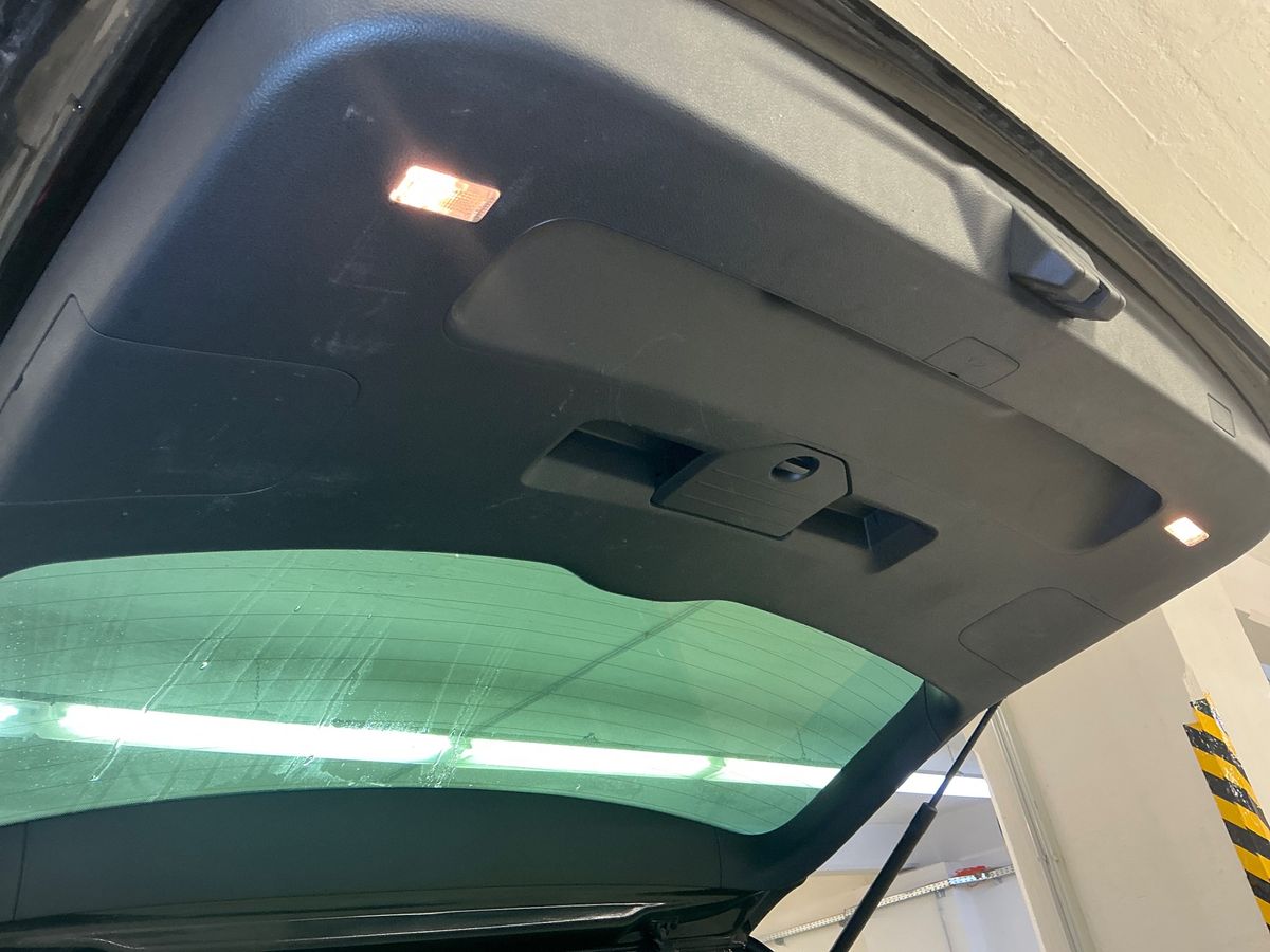 Seat Alhambra 2017 — photo 38
