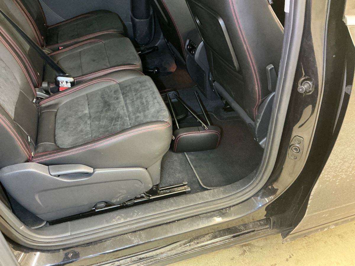 Seat Alhambra 2017 — photo 42