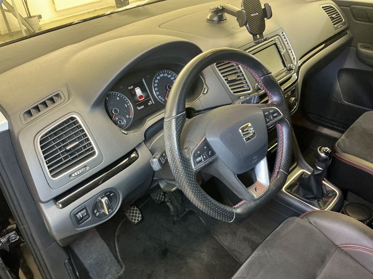 Seat Alhambra 2017 — photo 51