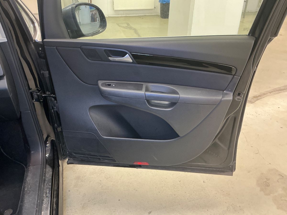 Seat Alhambra 2017 — photo 41