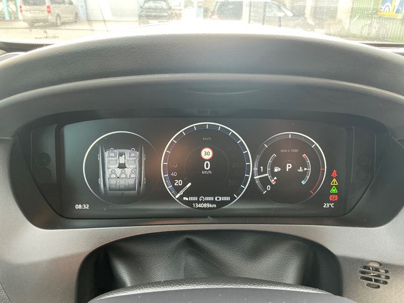 Jaguar F-Pace 30d Portfolio AWD — zdjęcie 13