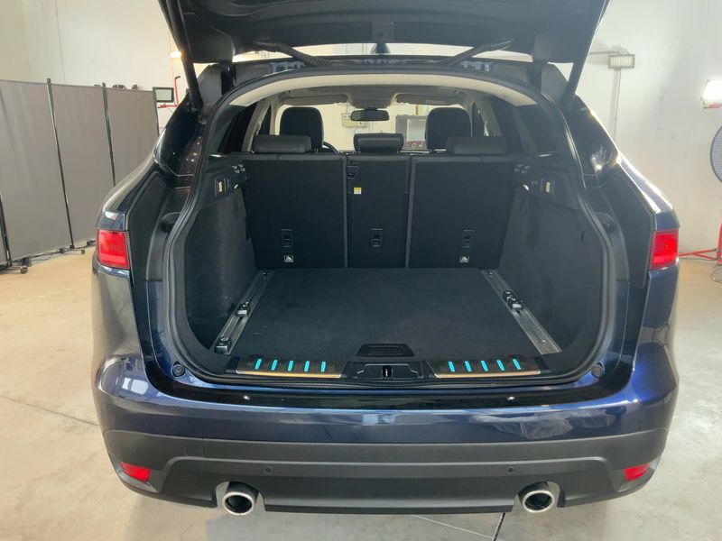 Jaguar F-Pace 30d Portfolio AWD — zdjęcie 10