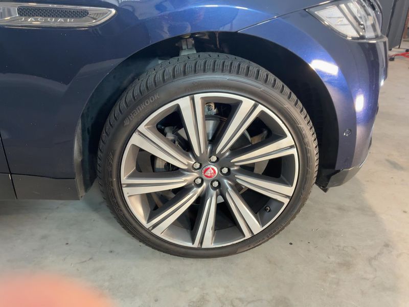 Jaguar F-Pace 30d Portfolio AWD 2017 – снимка 11