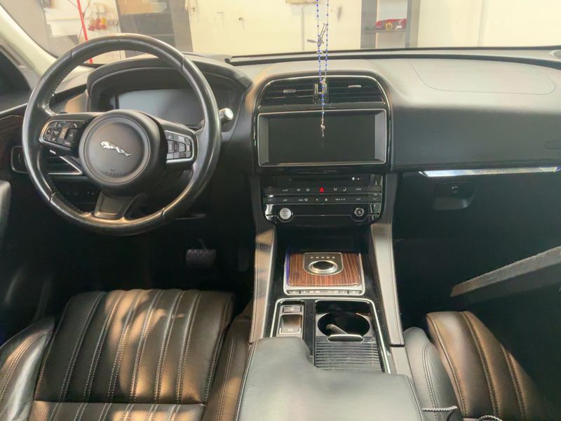 Jaguar F-Pace 30d Portfolio AWD — zdjęcie 12