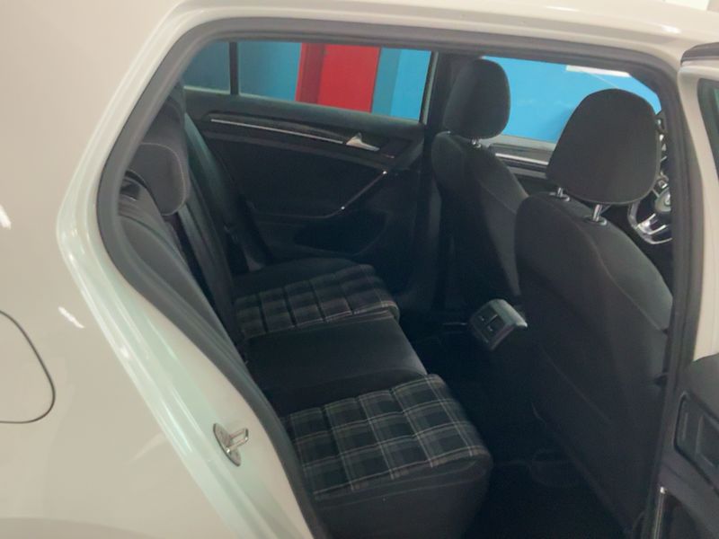 Volkswagen Golf VII 2.0 TDI GTD BlueMotion Tech — zdjęcie 14