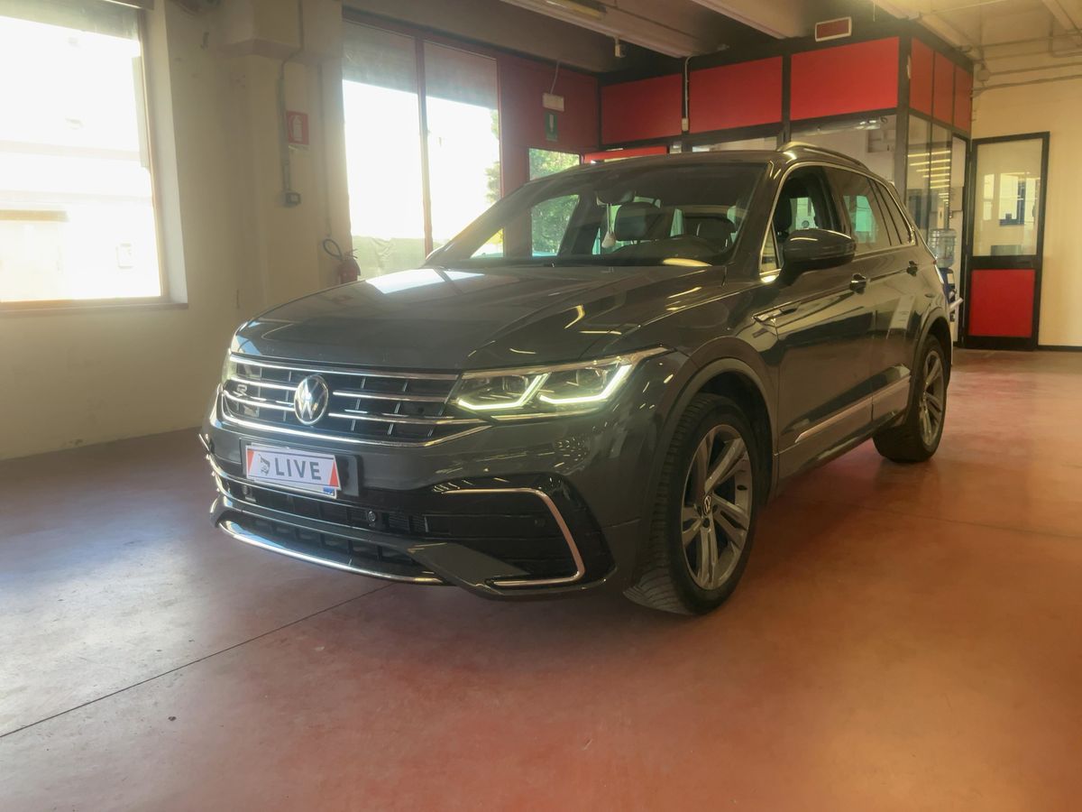 Volkswagen Tiguan 2021 — photo 1