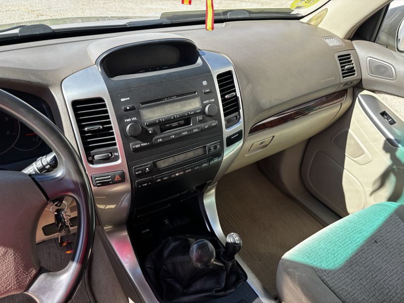 Toyota Land Cruiser 3.0 D-4D VX — zdjęcie 13