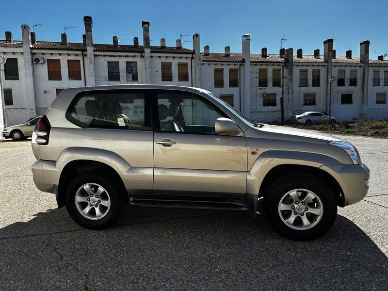 Toyota Land Cruiser 3.0 D-4D VX — zdjęcie 19