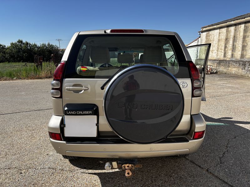 Toyota Land Cruiser 3.0 D-4D VX — zdjęcie 4