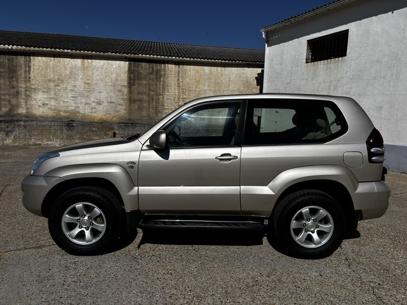 Toyota Land Cruiser 3.0 D-4D VX — zdjęcie 18