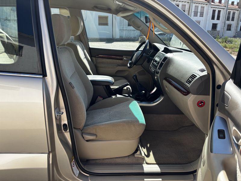Toyota Land Cruiser 3.0 D-4D VX — zdjęcie 10