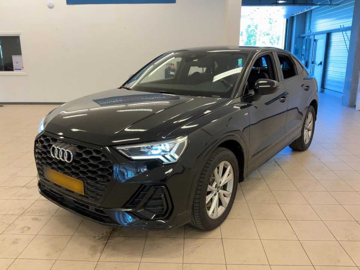 Audi Q3 2022 — photo 1