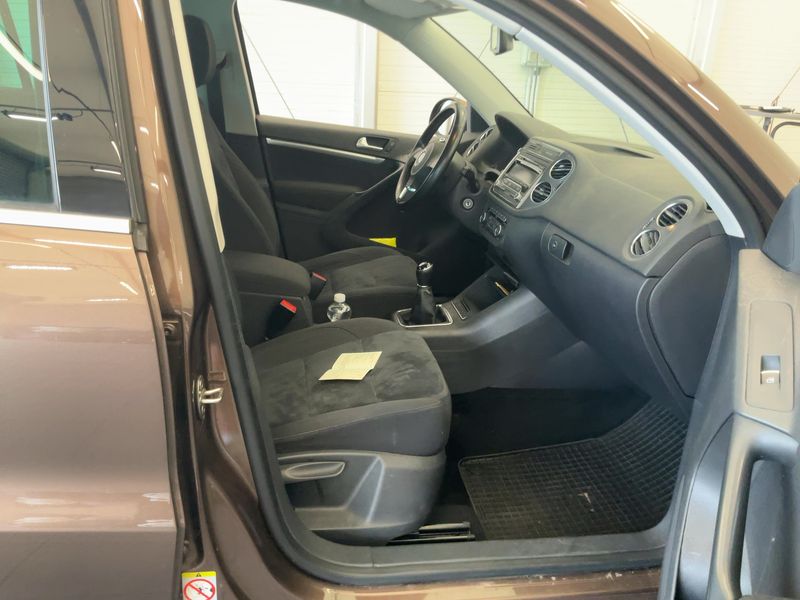 Volkswagen Tiguan 2.0 TDI Sport & Style 4Motion BlueMotion Tech 2011 – снимка 16