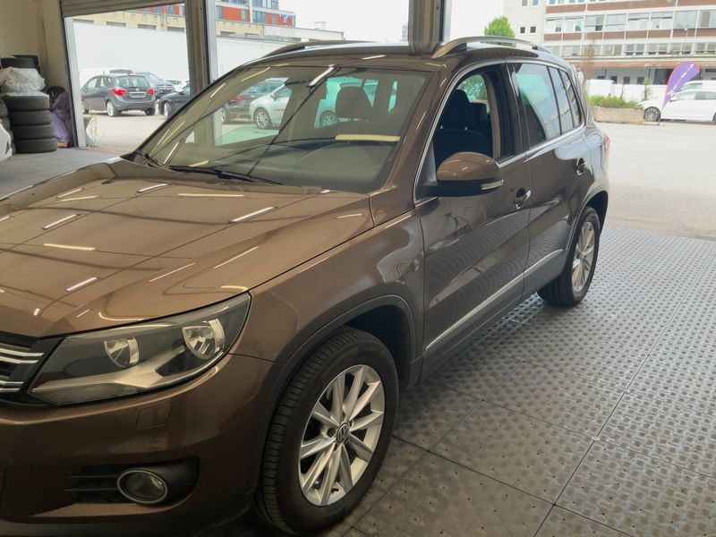 Volkswagen Tiguan 2.0 TDI Sport & Style 4Motion BlueMotion Tech 2011 – снимка 2