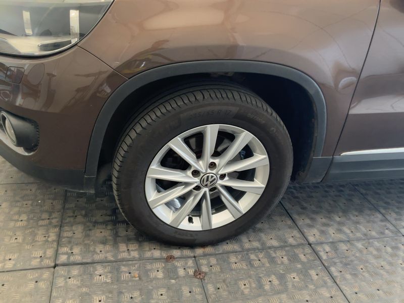 Volkswagen Tiguan 2.0 TDI Sport & Style 4Motion BlueMotion Tech 2011 – снимка 3