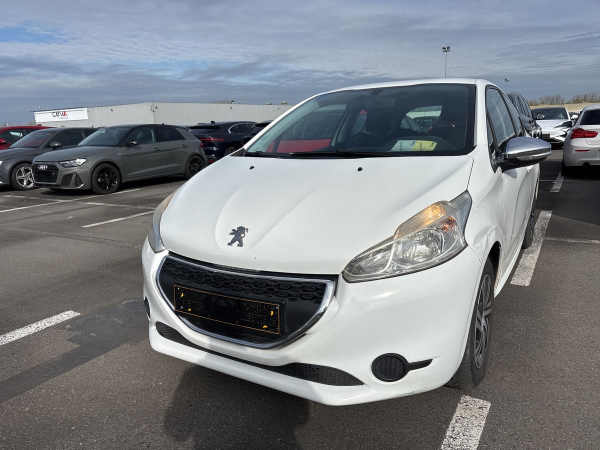 Peugeot 208 2014 — photo 1