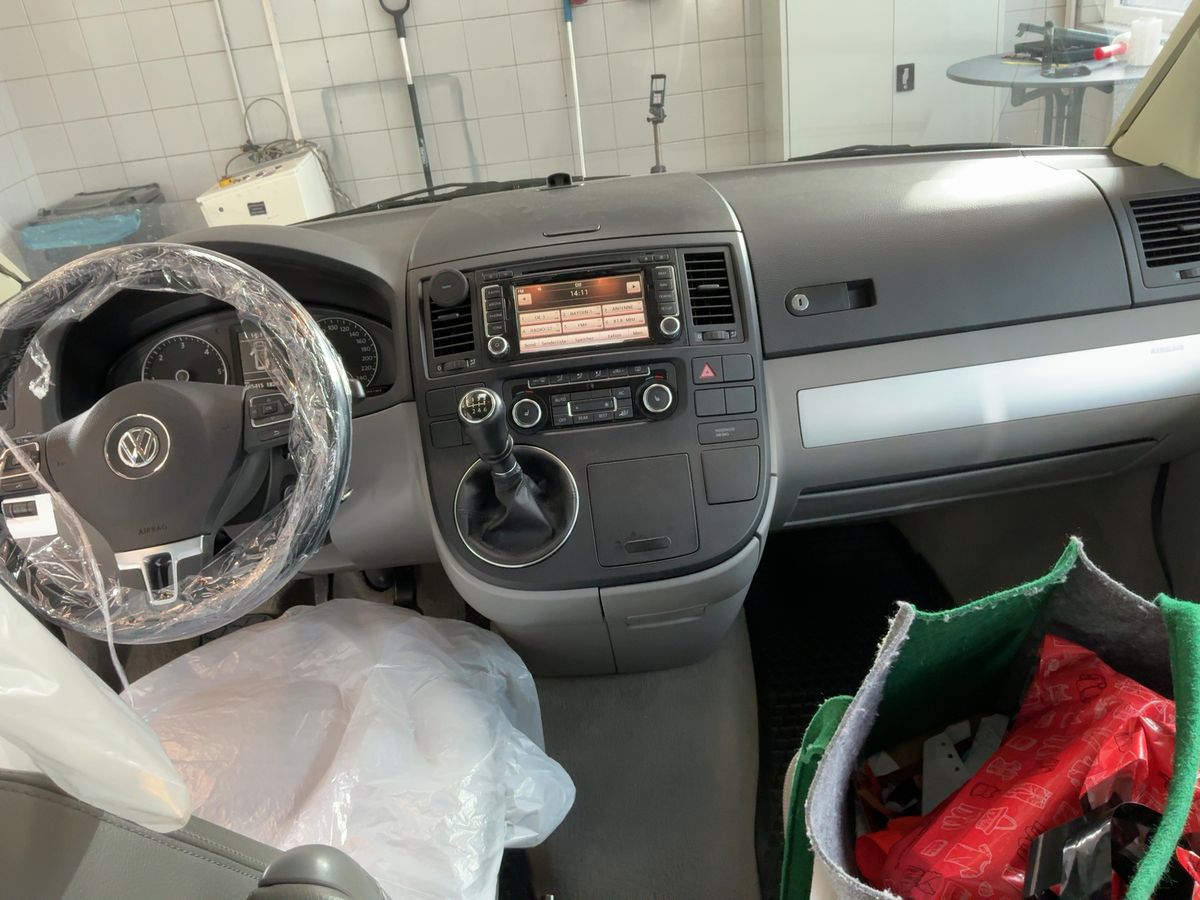 Volkswagen T5 2010 — photo 19