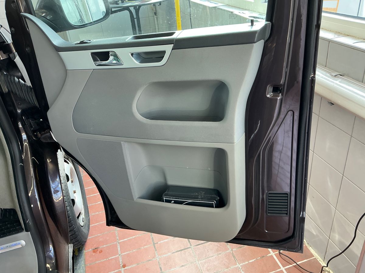 Volkswagen T5 2010 — photo 51