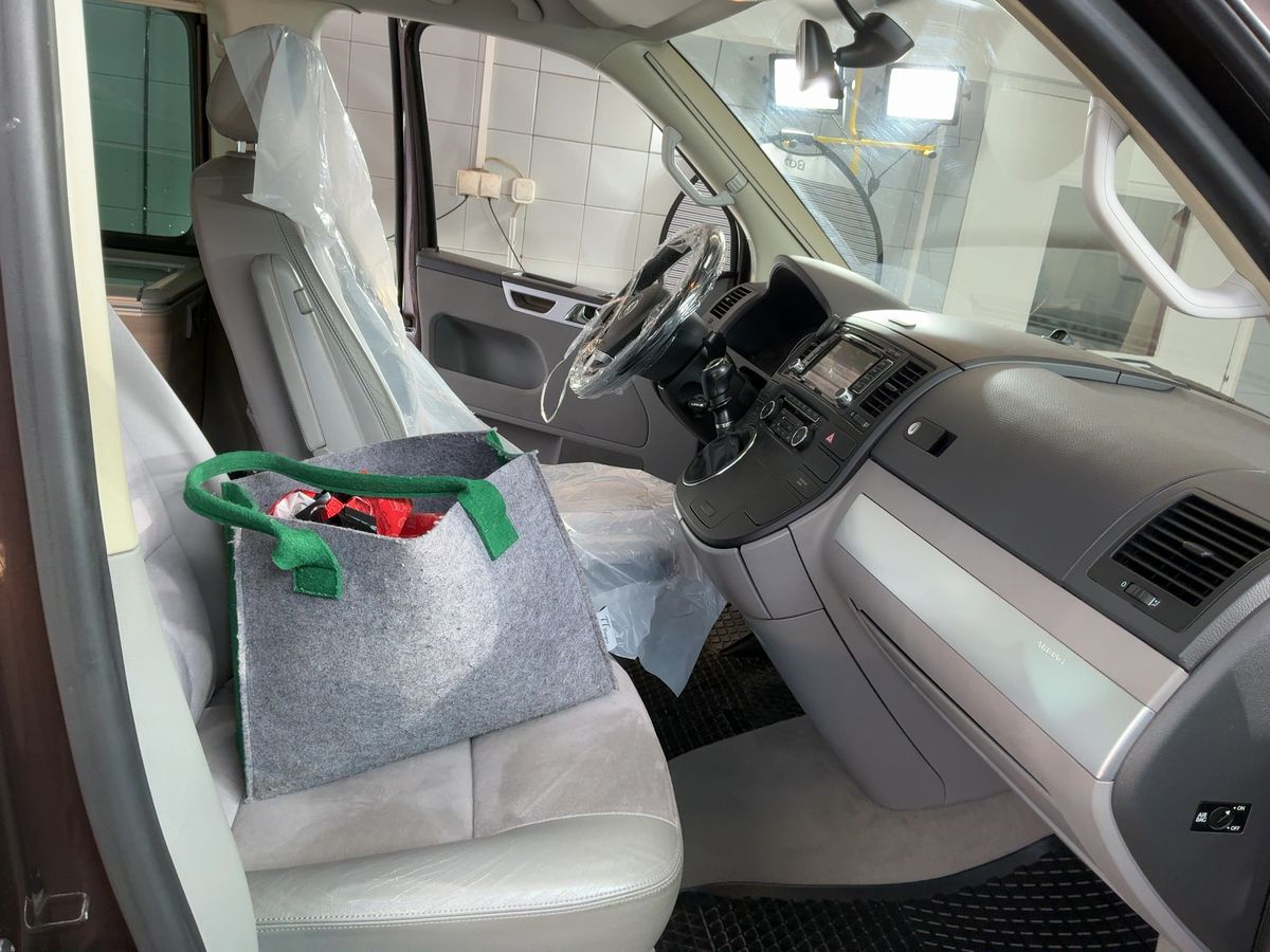 Volkswagen T5 2010 — photo 18