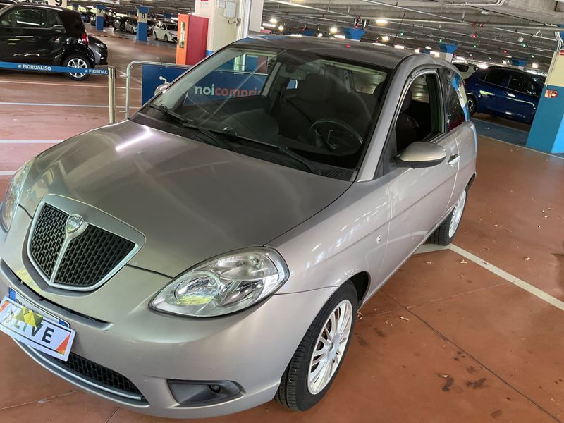 Lancia Ypsilon 1.2 Oro