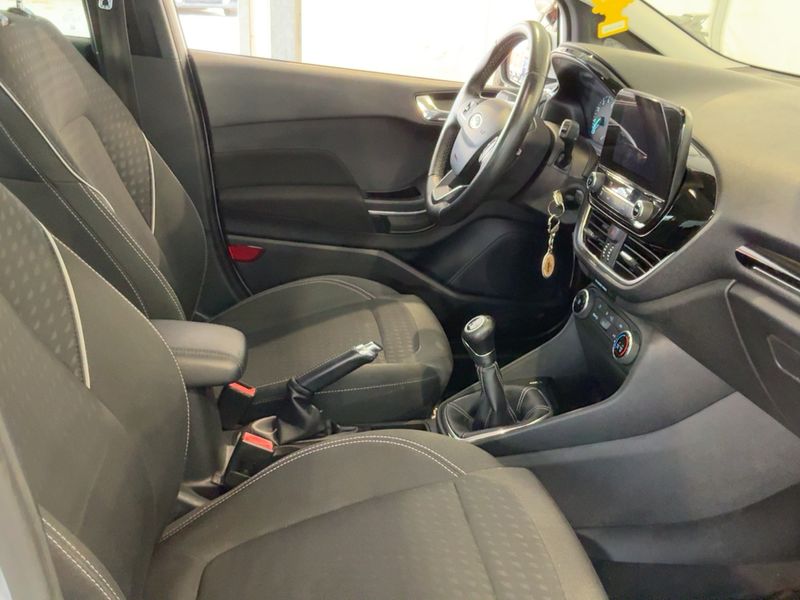 Ford Fiesta 1.1 Titanium — zdjęcie 11