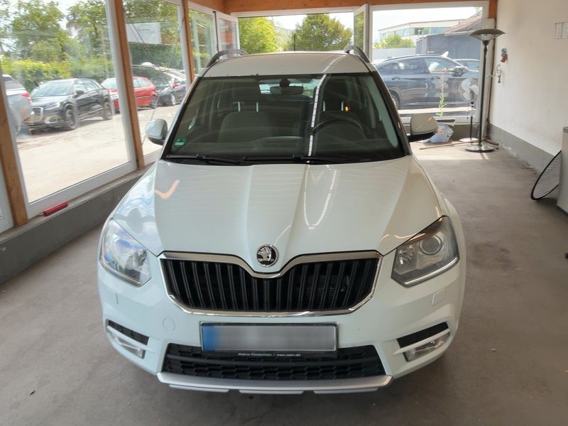 Skoda Yeti 2.0 TDI Joy 4x4 — zdjęcie 9
