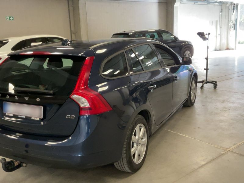 Volvo V60 1.6 D Kinetic — zdjęcie 6