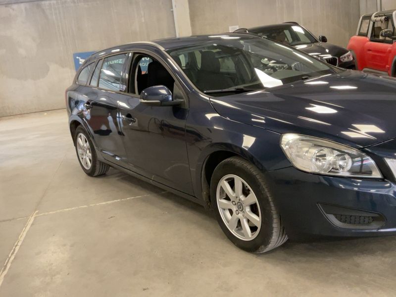 Volvo V60 1.6 D Kinetic — zdjęcie 8