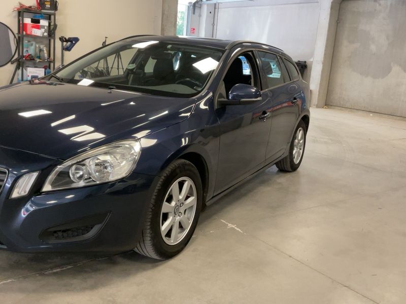 Volvo V60 1.6 D Kinetic — zdjęcie 2
