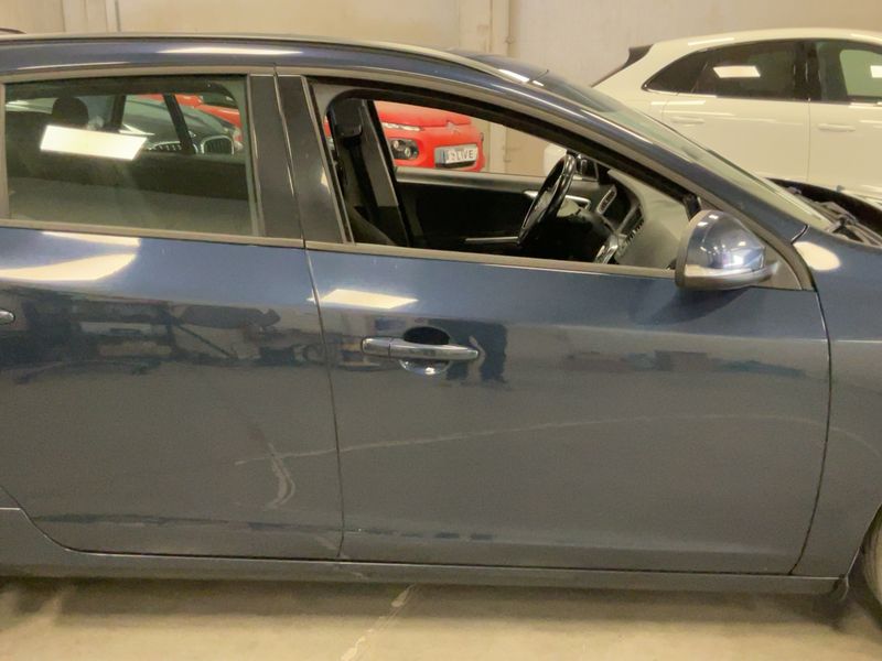 Volvo V60 1.6 D Kinetic — zdjęcie 7