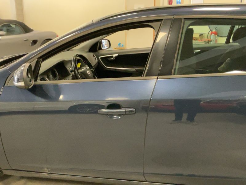 Volvo V60 1.6 D Kinetic — zdjęcie 4