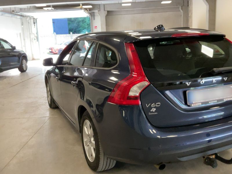 Volvo V60 1.6 D Kinetic — zdjęcie 3