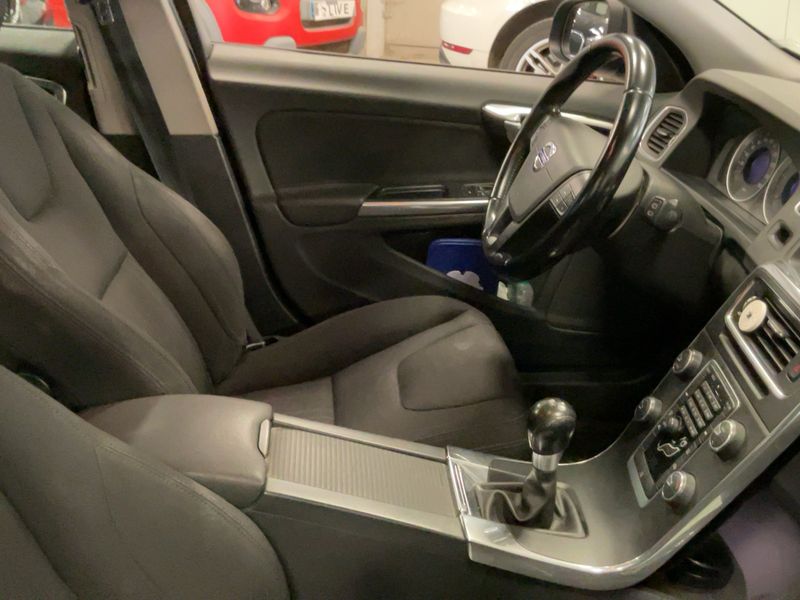 Volvo V60 1.6 D Kinetic — zdjęcie 11